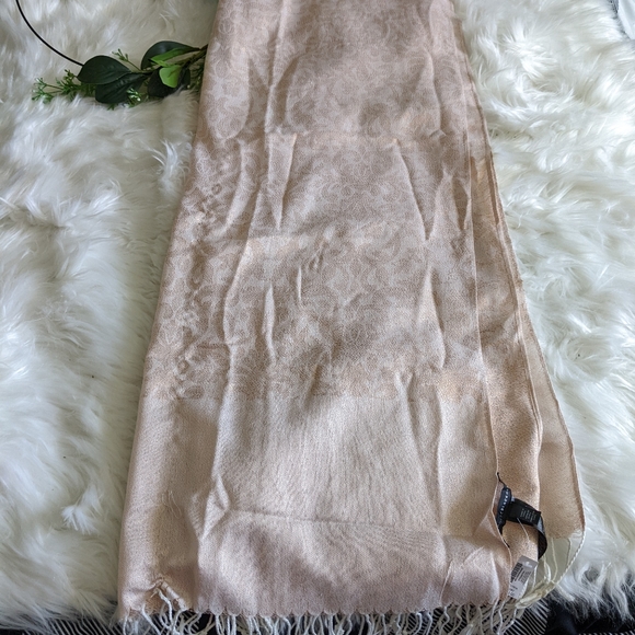 WHBM Scarf - Picture 6 of 10